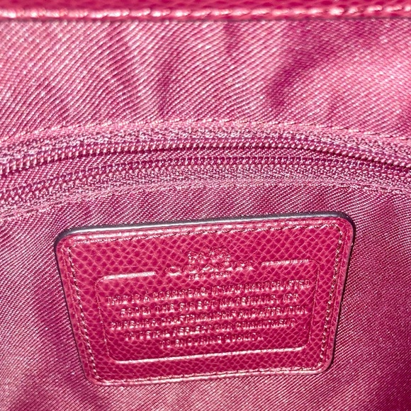 COACH Classic oxblood leather hand/shoulder/crossbody bag holds laptop. - Picture 3 of 12